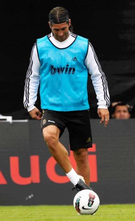Sergio Ramos hace subir la temperatura del campo.