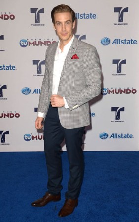 El inolvidable Eugenio Siller, de "Una Maid en Manhattan", hizo a sus fans suspirar al caminar por la alfombra azul.