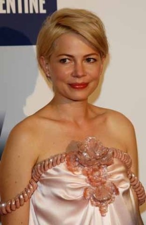 Ahora lleva su cabello super corto