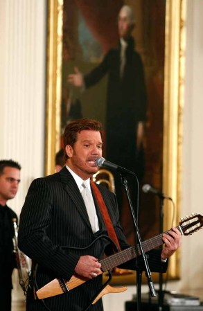 Grandes artistas nominados a los Grammy 2014: Willy Chirino.
