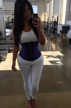 Kim Kardashian con otro corset.