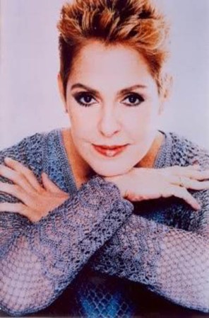 Aunque los 80's han quedado atrás, la diva de la balada Lupita D'Alessio sigue siendo inigualable. Su carácter interpretativo es equiparado al de otras figuras internacionales como Valeria Lynch y Rocío Jurado.