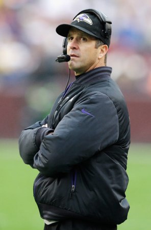 John Harbaugh, Entrenador en Jefe de los Cuervos de Baltimore, nunca jugó un solo partido en la NFL.