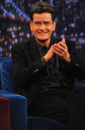¡Este es tu año Charlie Sheen! A las serpientes les cuesta aceptar las críticas ¡La humildad no es su mejor cualidad! Charlie deberá relajarse y aprender a escuchar a los demás ¡No todas las críticas son negativas, hay muchas que ayudan a crecer!