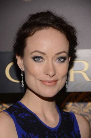 La tez y ojos claros van perfecto con las gamas azules que nos trae esta temporada. ¡Olivia Wilde se ve bellísima con este look!