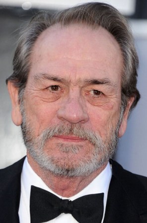 Aunque entró tarde en su vida al mundo de las cirugías estéticas, Tommy Lee Jones no perdió tiempo y se animó a varios retoques.