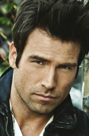 Siempre atento a sus looks y su figura, no obstante, el actor no pierde de vista su objetivo en la vida y así lo afirmó en una entrevista con la Revista People: " Quiero seguir siendo feliz como soy ahora, mantener un balance y no perder la comunicación con mis seres queridos, con mi familia”
