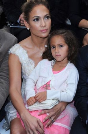 Jennifer Lopez es también una MAMÁ DE LEO ¡no caben dudas! Tu ambición y tenacidad le dan a tus niños la seguridad que necesitan. Eres líder, súper enérgica y no te detienes hasta lograr tu felicidad y la de tu familia ¡Debe haber muchas mamás leoninas identificadas con J.LO!