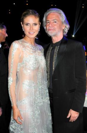 En su forma más audaz, las transparencias se llevan en la mayor parte del vestido. Ligeros detalles bordados, se encargan de cubrir sólo lo indispensable. Heidi Klum se inclinó por esta versión atrevida.