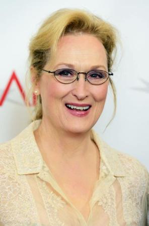 Meryl Streep, una de las actrices más galardonadas de la industria, habla de su edad con entusiasmo, ya que ésta no ha sido obstáculo para continuar cosechando éxitos en su carrera.