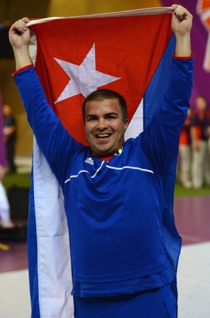 Día 7: Leuris Pupo conquista el título en tiro con pistola rápida desde 25 metros y le da a Cuba su primer oro Olímpico en Londres 2012.