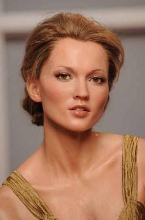 A Kate Moss se le pudo ver en el pasado número de septiembre de Vogue, con un look muy romántico y femenino, pero antes de esta portada, la modelo británica ya había sido la imagen frontal de la revista en siete ocasiones.