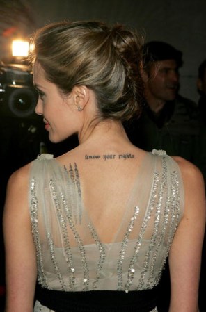 La indefinible Angelina Jolie nos recuerda: "Know your rights"