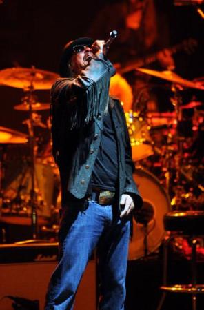 El artista Kid Rock hizo disfrutar con su música a los seguidores de Mitt Romney que se congregaron para escuchar al candidato republicano.