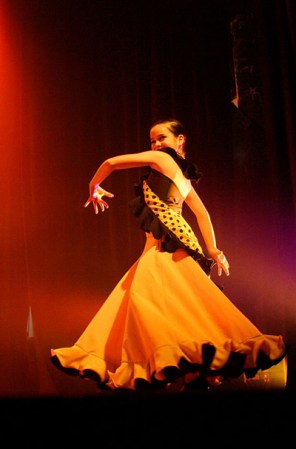 Sevilla, con sus danzas y encanto.