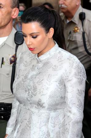 El look de Kim al salir de los tribunales el 12 de abril por el divorcio con Kris Humphries