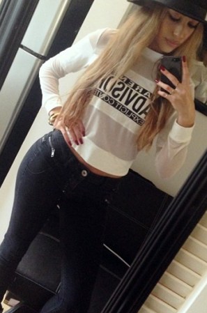 La sexy modelo que acompañaba a Justin Bieber durante su arresto, Chantel Jeffries, ha salido con varios famosos y también cuenta con varios arrestos.