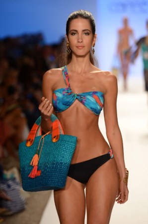 Este modelo de Caffe Swim muestra que las piezas diminutas y la elegancia no tienen por qué estar peleadas.