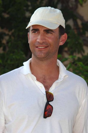 Profesional, deportista y cercano, el Príncipe Felipe, "preparado para reinar", según su padre.