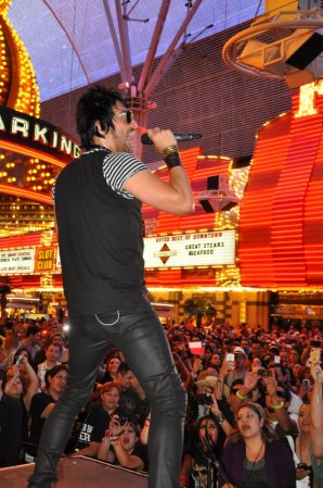 Para ver la programación completa del espectáculo y más información sobre los artistas del festival, visita el sitio de Internet de mun2 en mun2.tv. y Telemundo Las Vegas: www.telemundolasvegas.com.