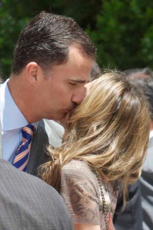 Profesional, deportista y cercano, el Príncipe Felipe, "preparado para reinar", según su padre.