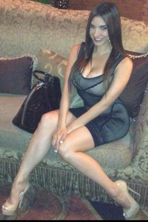 Mayra Veronica es una cantante y modelo cubana escogida por la revista FHM como una de las 100 mujeres más sexys.