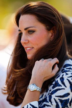 A pesar de haber sido madre hace menos de un año, Kate ya ha recuperado su esbelta figura y lució cuerpazo sexy en su visita oficial.