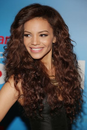 La sensualidad de Leslie Grace es innegable y permanente.