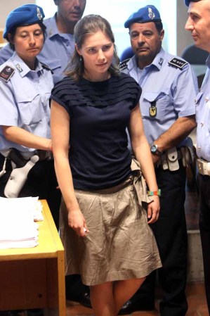 PERUGIA, ITALY - JUNE 27: Amanda Knox arrives in Perugia's court of Appeal during the hearing of her appeal against her murder conviction on June 27, 2011 in Perugia, Italy. American Amanda Knox and her Italian ex-boyfriend Raffaele Sollecito were convicted of the murder of Ms Knox's former British flatmate Meredith Kercher in 2007. Their trial took place in December 2009 with Knox and Sollecito receiving sentences of 26 and 25 years respectively. Rudy Guede, an unemployed man from Ivory Coast, was also convicted of the Meredith Kercher's murder. (Photo by Franco Origlia/Getty Images)