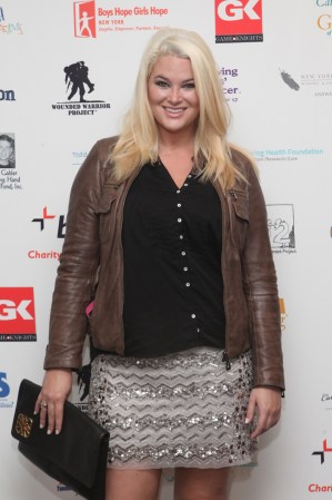 Actriz Whitney Thompson.