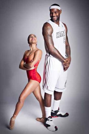 En una colaboración entre arte y deporte, el Miami Heat apoyó al Miami City Ballet con una sesión de fotos para colección que incluyó a los astros Dwyane Wade y Lebron James junto a las bailarinas Jeannete y Patricia Delgado.