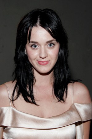 Hermosas las dos, Katy Perry es una talentosa cantante de pop con su dos veces álbum platino “ Teenage Dream”.