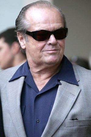 Jack Nicholson nos ha regalado un personaje mafioso con nuevas facetas, distinto a lo que estábamos acostumbrados a ver. Frank Costello, ha dado rostro y voz a la mafia de la actualidad en esa estupenda película llamada “The Departed”, junto a Leonardo DiCaprio y Matt Damon.