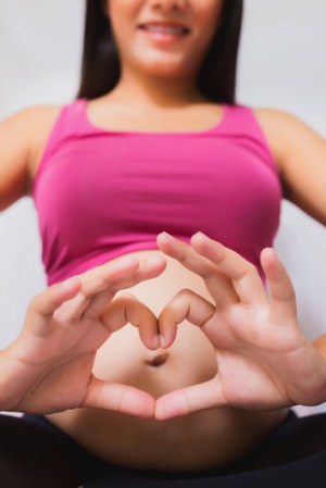 Comer despacio te ayuda a disfrutar más tu comida, por ende comer menos y además estarás dando una ayudadita extra a tu proceso de digestión.