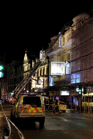 Pesadilla en Londres por el derrumbe del techo de un teatro.