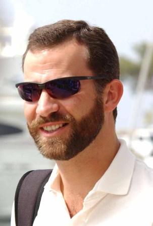 Profesional, deportista y cercano, el Príncipe Felipe, "preparado para reinar", según su padre.
