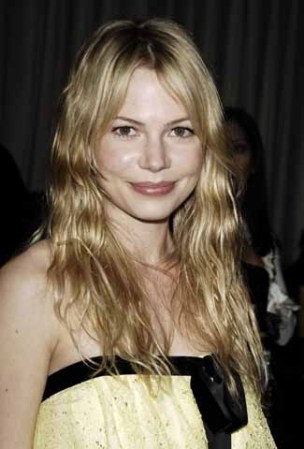 La actriz Michelle Williams con su pelo largo
