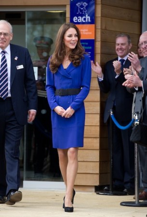 Otra "royal" con problemas de peso, desde que se anunció su compromiso hemos visto cómo Kate se ha enflacado, bajando quizás una o dos tallas, como se puede constatar en este vestido.