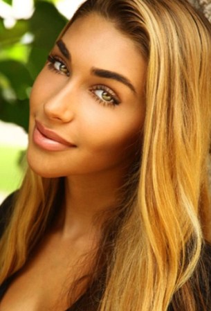La sexy modelo que acompañaba a Justin Bieber durante su arresto, Chantel Jeffries, ha salido con varios famosos y también cuenta con varios arrestos.