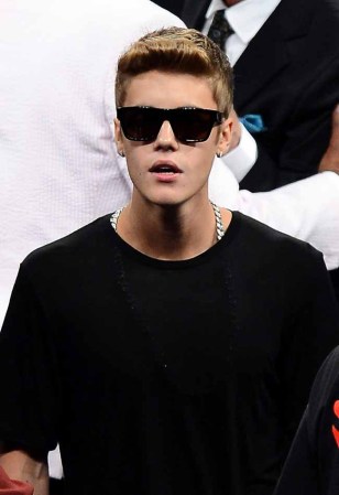 LAS VEGAS, NV - SEPTEMBER 14: Singer Justin Bieber appears in the ring before Floyd Mayweather Jr. defeated Canelo Alvarez by majority decision in their WBC/WBA 154-pound title fight at the MGM Grand Garden Arena on September 14, 2013 in Las Vegas, Nevada. (Photo by Ethan Miller/Getty Images)