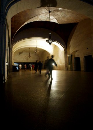 La ciudad de Nueva York recordó el apagón masivo que dejó a la capital del mundo a oscuras en el 2003, causando pánico y un caos masivo.
