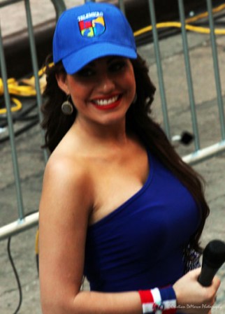 Llenos de alegría y a ritmo de tambor, güira y guitarra, los dominicanos hicieron tronar a la Gran Manzana en su desfile de Manhattan 2013.
