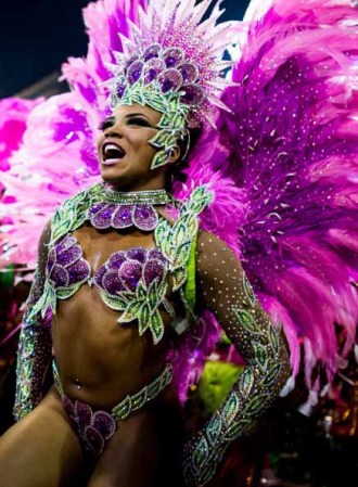 Desde África resonó la batucada que se expande en la tierra carioca con el carnaval de Rio de Janeiro el mayor espectáculo al aire libre del mundo.