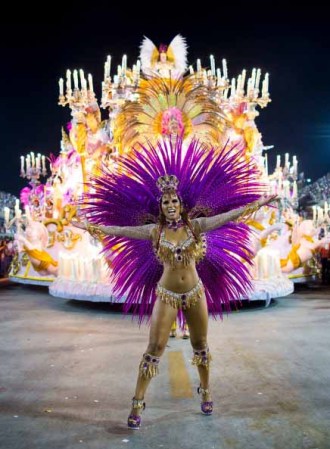 Desde África resonó la batucada que se expande en la tierra carioca con el carnaval de Rio de Janeiro el mayor espectáculo al aire libre del mundo.