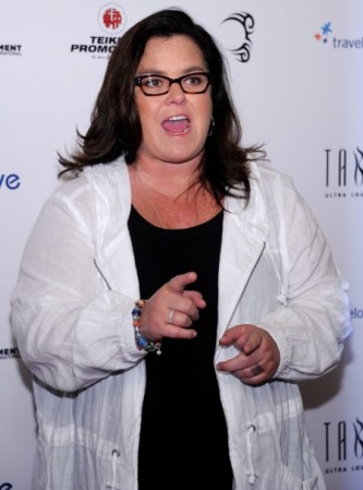 Rosie O´Donnell, la famosa comediante de stand up, es una gran luchadora por los derechos de gays y lesbianas. Fue a los principales canales de TV americanos para enfrentarse a las políticas anti gays de los Republicanos.