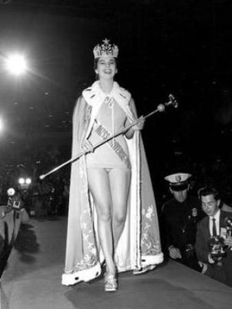 Miss Universo 1958 - Luz Marina Zuluaga de Colombia