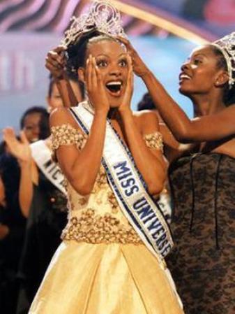 Miss Universo 1999 - Mpule Kwelagobe de Botswana
