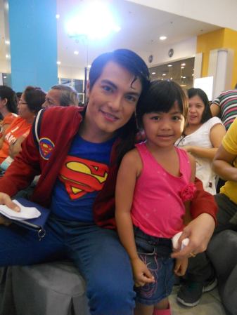 Herbert Chávez, el joven que se dejó una fortuna para ser Superman.