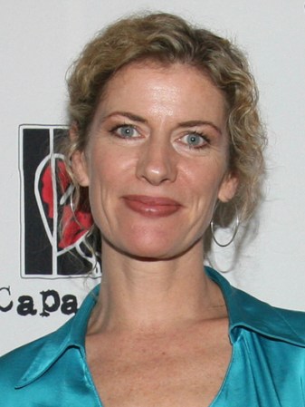Lisa Owen es DOÑA ALBA, <br />Madre de Aurelio y de Chacorta.