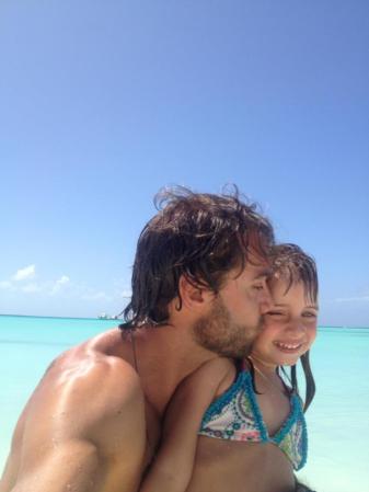 Reportes indican que Mónica Spear y Thomas Henry Berry fueron asesinados frente a su hija Maya, de cinco años, quien habría resultado con una herida de bala en una pierna.